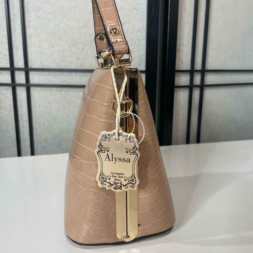 NWT Alyssa Croc-Embossed Frame Handbag - Beige/Nude Trapezoid Top Handle Bag - Picture 2 of 11